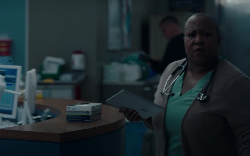 Microsoft Surface Tablet in The Resident S05E18 Ride or Die (2022)