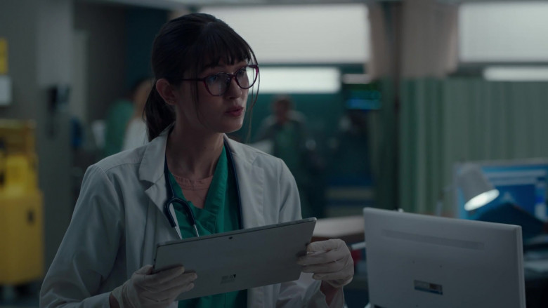 Microsoft Surface Tablet in The Resident S05E19 All We Have Is Now (1)