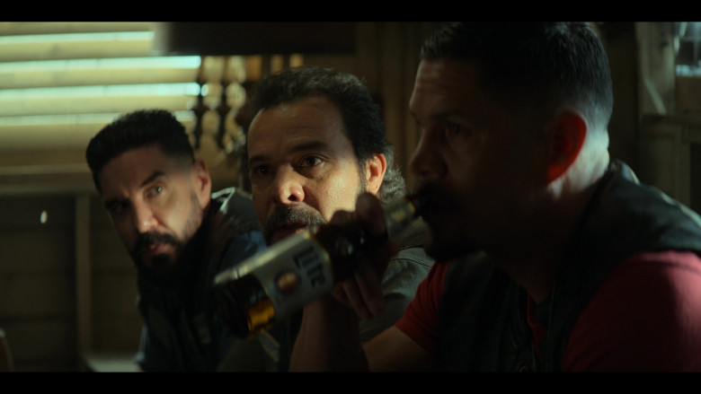Miller Lite Beer Enjoyed by Cast Members in Mayans M.C. S04E02 Hymn Among the Ruins 2022 (1)