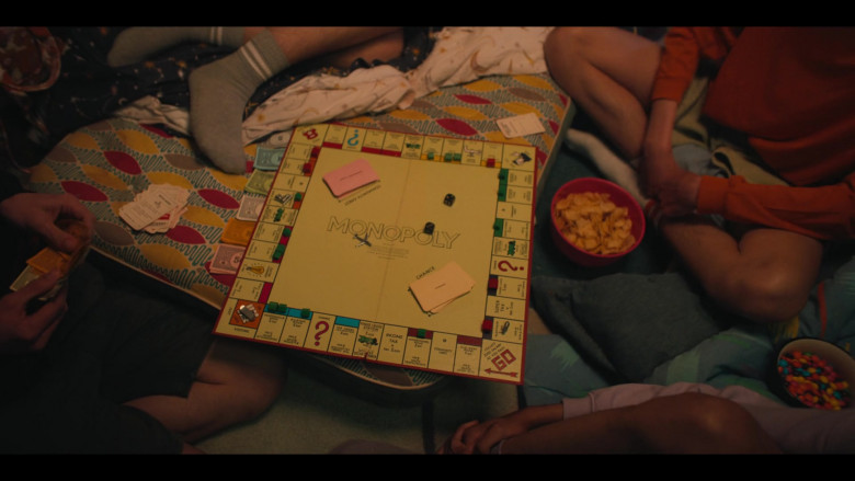 Monopoly Board Game in Heartstopper S01E05 Friend (2022)
