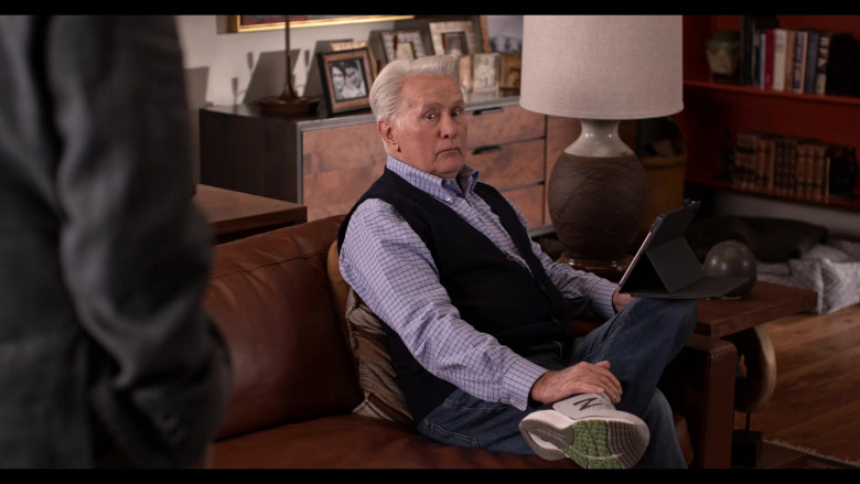 New Balance Shoes of Martin Sheen as Robert Hanson in Grace and Frankie S07E15 The Fake Funeral (2022)
