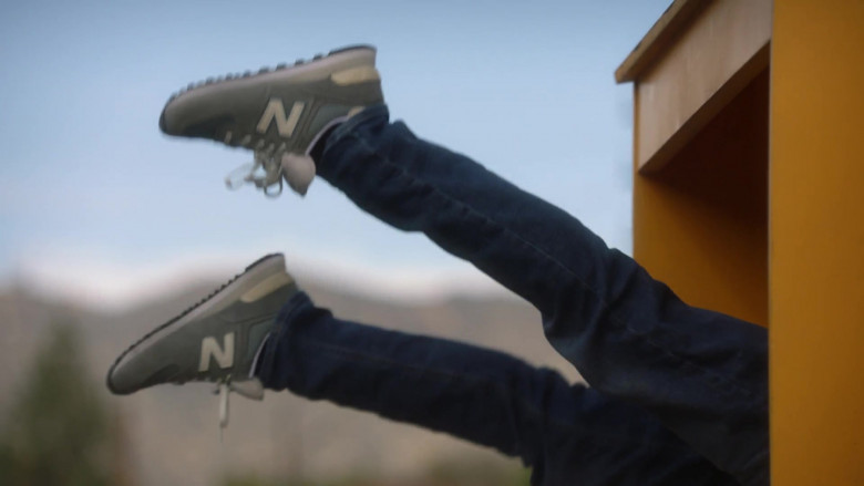 New Balance Sneakers in 9-1-1 S05E14 Dumb Luck (2)