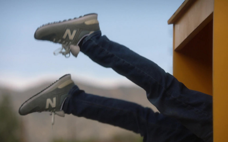 New Balance Sneakers in 9-1-1 S05E14 Dumb Luck (2)