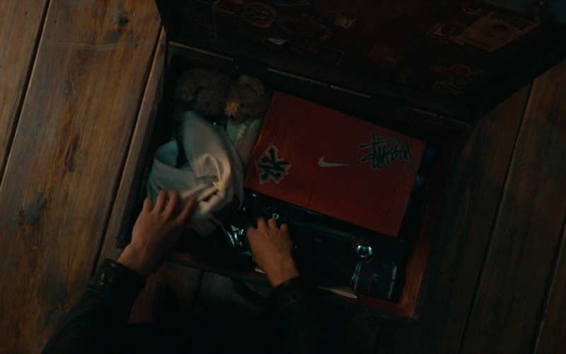 Nike Shoe Box and Stüssy Sticker in Uncharted 2022 Movie