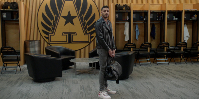 Nike Sneakers in All American S04E15 C.R.E.A.M (Cash Rules Everything Around Me) (3)