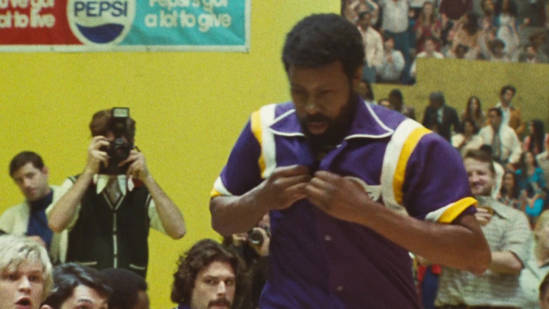 Pepsi Poster in Winning Time The Rise of the Lakers Dynasty S01E07 Invisible Man (2022)