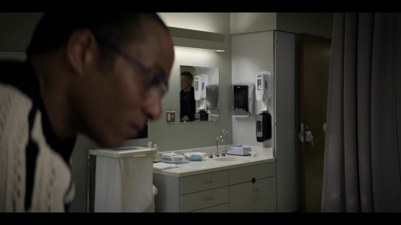 Purell Hand-Sanitizer Dispenser in Power Book IV Force S01E10 Family Business (1)