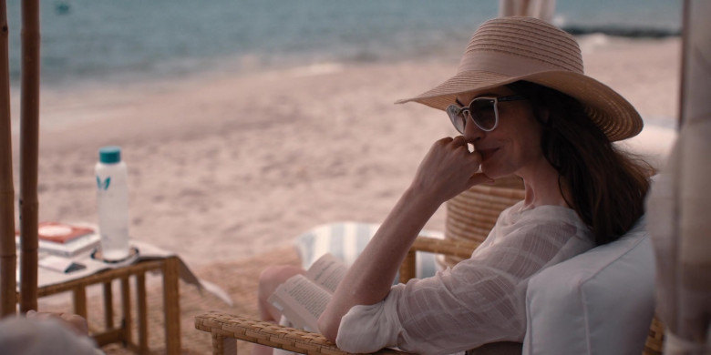 Ray-Ban Blaze RB4380N Sunglasses of Anne Hathaway as Rebekah Neumann in WeCrashed S01E06 Fortitude (1)