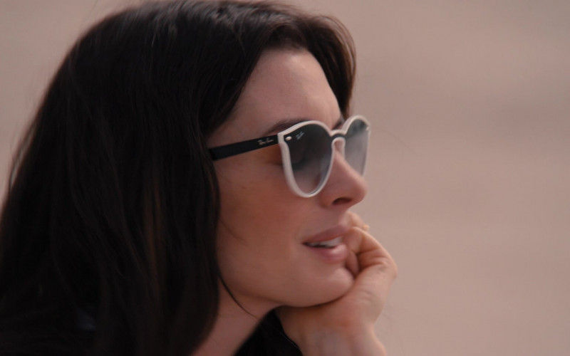 Ray-Ban Blaze RB4380N Sunglasses of Anne Hathaway as Rebekah Neumann in WeCrashed S01E06 Fortitude (3)