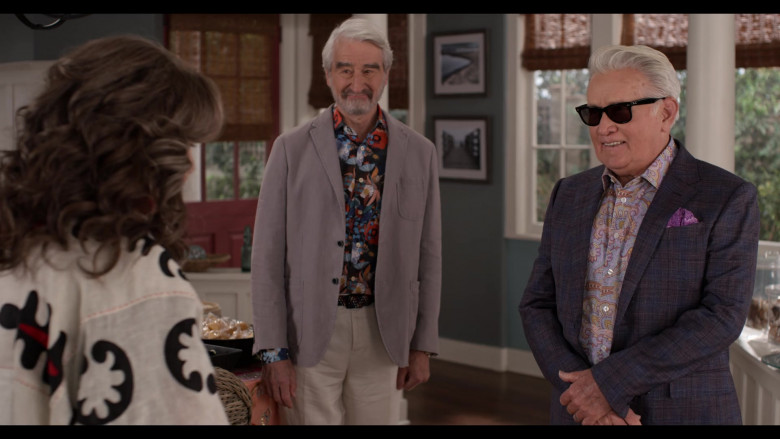 Ray-Ban Wayfarer Sunglasses of Martin Sheen as Robert Hanson in Grace and Frankie S07E15 The Fake Funeral (1)