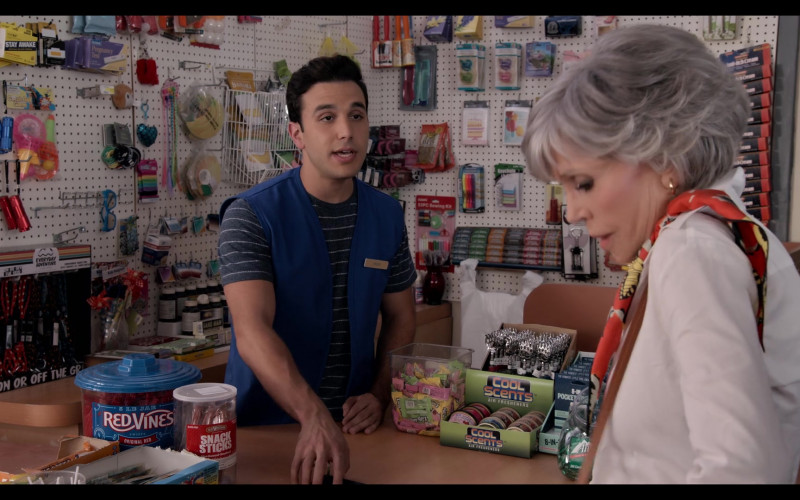 Red Vines Candy in Grace and Frankie S07E09 The Prediction (2022)