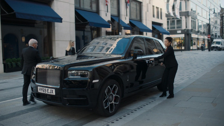 Rolls-Royce Cullinan Black Car Driven by Sandra Oh as Eve Polastri in Killing Eve S04E07 Making Dead Thing Look Nice (2022)
