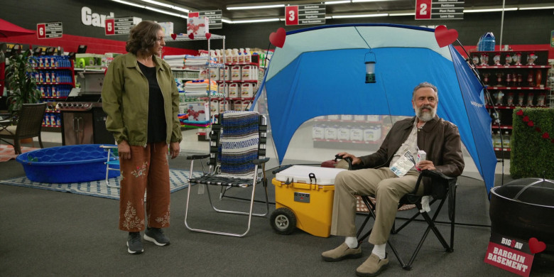 RovR RollR Wheeled Cooler in Roar S01E07 The Woman Who Returned Her Husband (1)