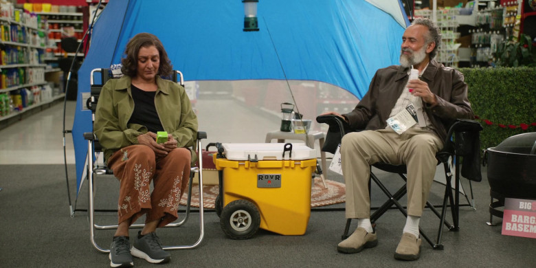 RovR RollR Wheeled Cooler in Roar S01E07 The Woman Who Returned Her Husband (2)