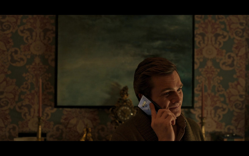 Samsung Galaxy Smartphone of Sebastian Selwood as Finn Whitehouse in Anatomy of a Scandal S01E03 (2022)