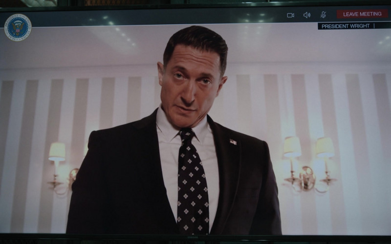 Samsung TV in The Endgame S01E08 All That Glitters (2022)
