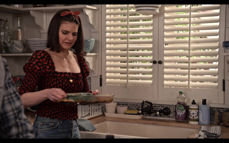 Seventh Generation Dishwashing Liquid in Grace and Frankie S07E03 The Bunny (2021)