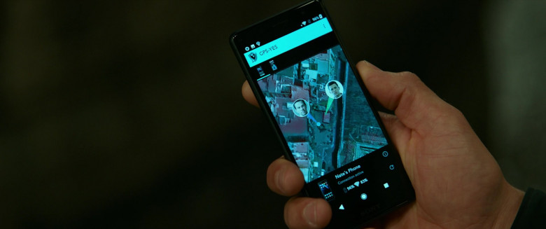Sony Xperia Smartphone of Mark Wahlberg as Victor Sullivan in Uncharted (2022)