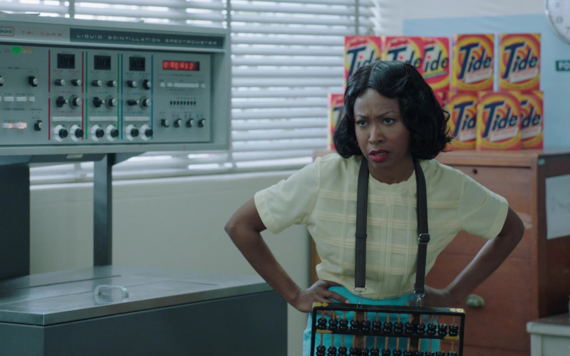 Tide Laundry Detergents in A Black Lady Sketch Show S03E01 Save My Edges, I’m a Donor! (2)