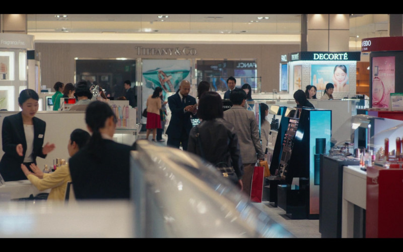 Tiffany & Co. and Decorté Cosmetics in Tokyo Vice S01E06 The Information Business (2022)