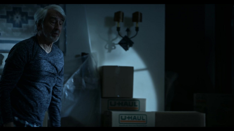 U-Haul Boxes of Sam Waterston as Sol Bergstein and Martin Sheen as Robert Hanson in Grace and Frankie S07E04 (3)