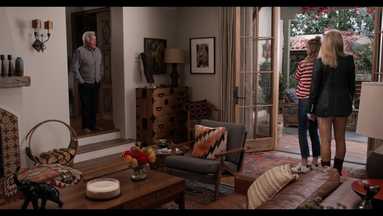 Veja Women's Sneakers of Brooklyn Decker as Mallory Hanson in Grace and Frankie S07E13 The Last Hurrah (2022)