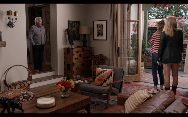 Veja Women’s Sneakers of Brooklyn Decker as Mallory Hanson in Grace and Frankie S07E13 The Last Hurrah (2022)