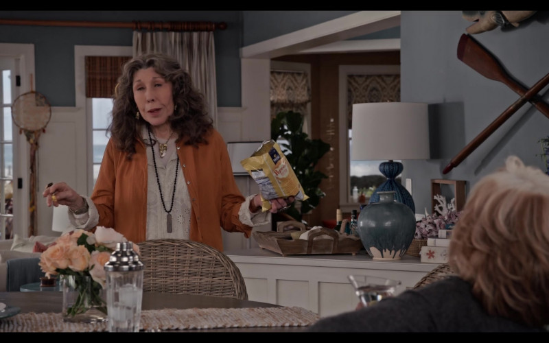 Wise Popcorn Enjoyed by Lily Tomlin as Frankie Bergstein in Grace and Frankie S07E04 The Circumcision (2021)