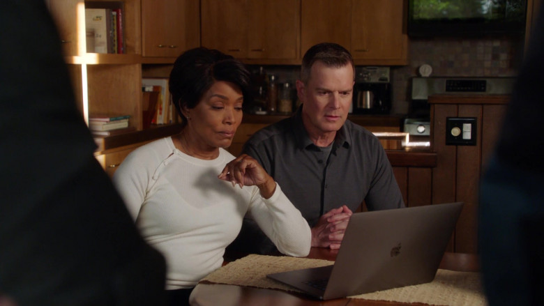 Apple MacBook Laptop Used by Angela Bassett as Athena Grant in 9-1-1 S05E17 Hero Complex (2022)