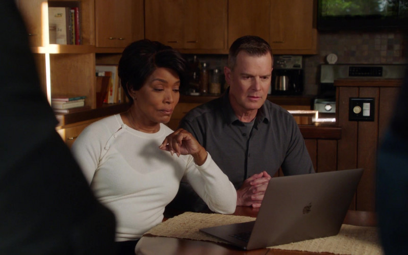 Apple MacBook Laptop Used by Angela Bassett as Athena Grant in 9-1-1 S05E17 Hero Complex (2022)