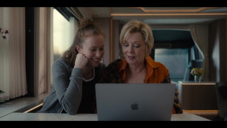 Apple MacBook Laptop Used by Jean Smart as Deborah Vance & Hannah Einbinder as Ava in Hacks S02E06 The Click (2022)