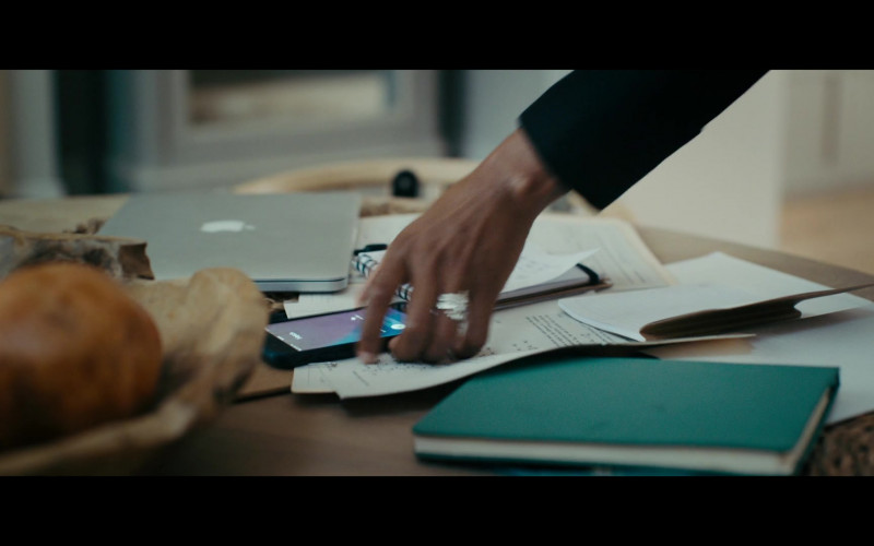 Apple MacBook Laptop in The Man Who Fell to Earth S01E05 Moonage Daydream (2022)