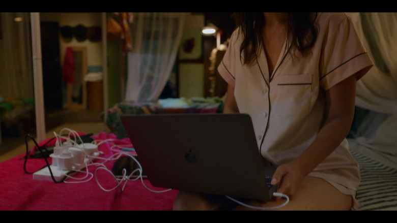 Apple MacBook Laptop of Victoria Justice in A Perfect Pairing 2022 Movie (1)