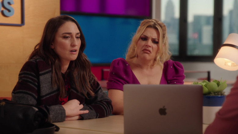 Apple MacBook Laptops in Girls5eva S02E05 Leave a Message If You Love Me (3)