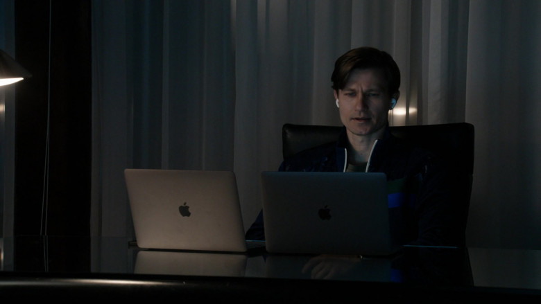 Apple MacBook Laptops in The Blacklist S09E21 Conclusion Pt. 1 (2)