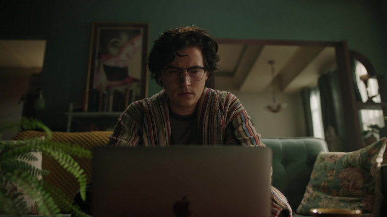 Apple MacBook Pro Laptop Computer Used by Cole Sprouse as Jughead Jones in Riverdale S06E13 Chapter One Hundred and Eight Ex-Libris