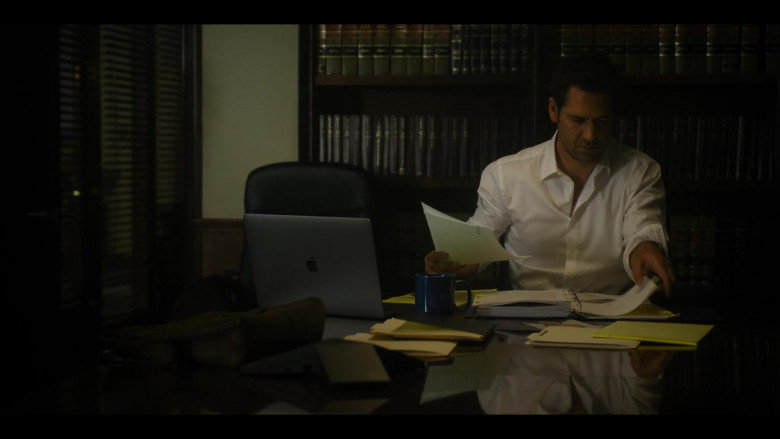 Apple MacBook Pro Laptop Used by Manuel Garcia-Rulfo as Mickey Haller in The Lincoln Lawyer S01E03 Momentum (2022)