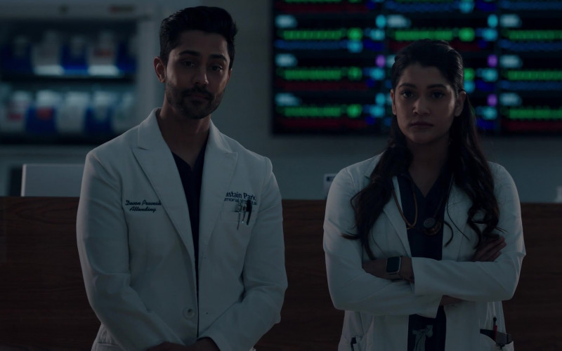 Apple Watch and 3M Littmann Stethoscope in The Resident S05E21 Risk (2022)