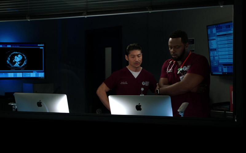 Apple iMac Computers in Chicago Med S07E21 Lying Doesn't Protect You from the Truth (1)