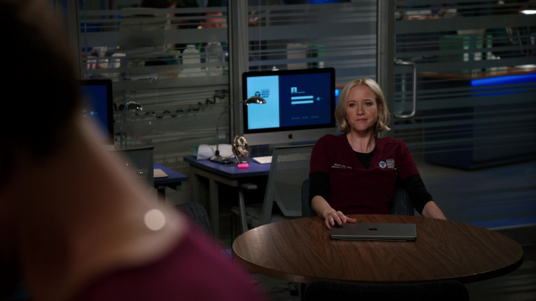 Apple iMac and MacBook in Chicago Med S07E20 End of the Day, Anything Can Happen (2022)