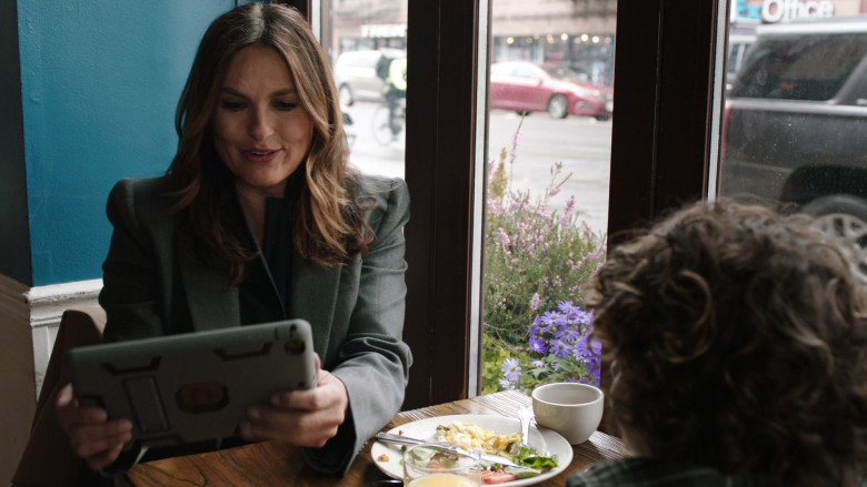 Apple iPad Tablet Held by Mariska Hargitay as Olivia Benson in Law & Order Special Victims Unit S23E20 Did You Believe in Miracles (2022)