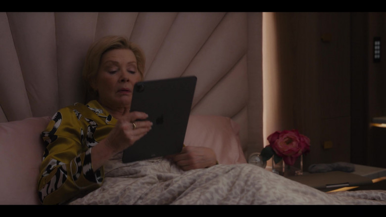 Apple iPad Tablet Used by Jean Smart as Deborah Vance in Hacks S02E05 Retired (1)