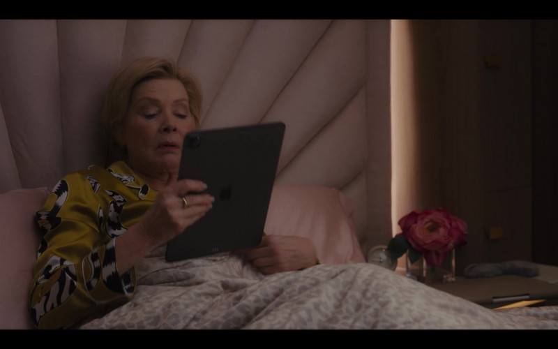 Apple iPad Tablet Used by Jean Smart as Deborah Vance in Hacks S02E05 Retired (1)