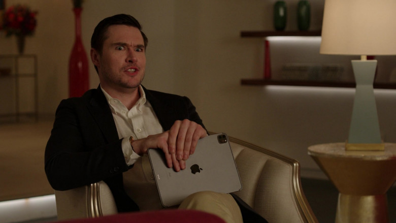 Apple iPad Tablet in Dynasty S05E09 A Friendly Kiss Between Friends (2022)