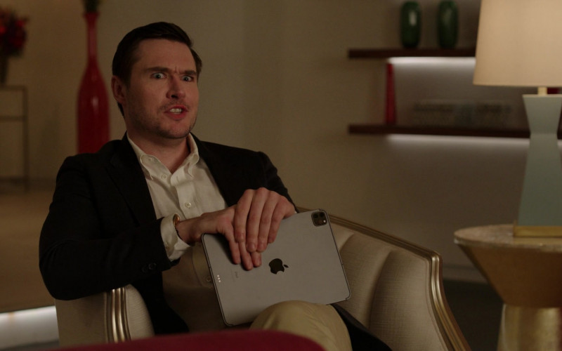 Apple iPad Tablet in Dynasty S05E09 A Friendly Kiss Between Friends (2022)