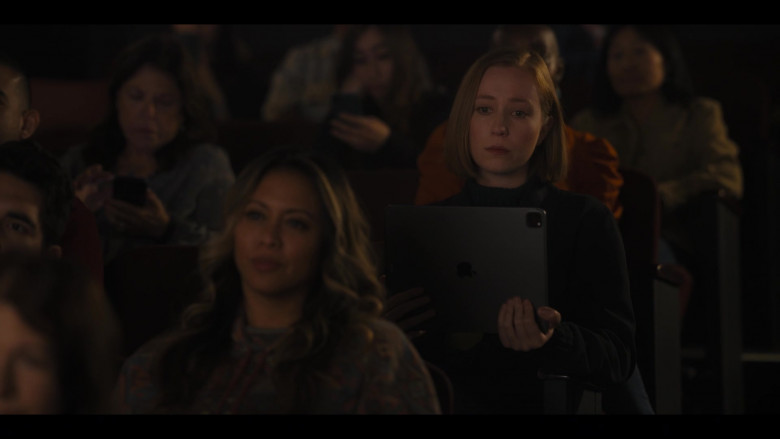 Apple iPad Tablet of Hannah Einbinder as Ava in Hacks S02E02 Quid Pro Quo (2022)