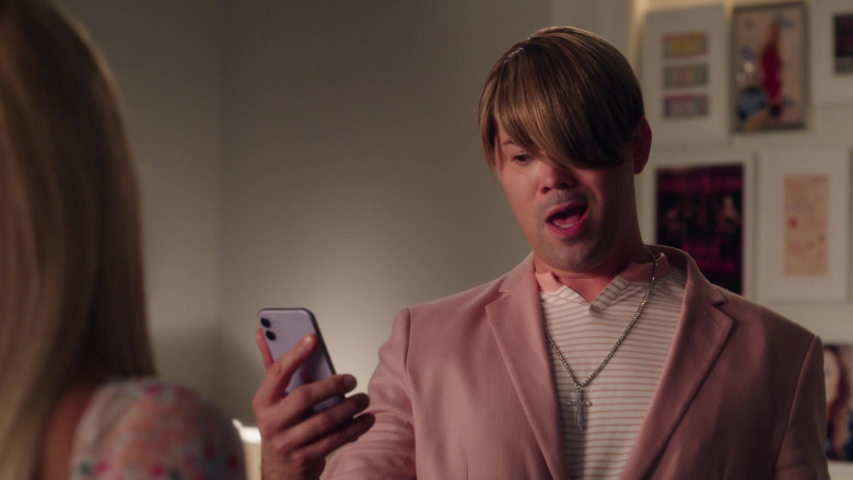Apple iPhone Smartphone Held by Andrew Rannells as Kev Hamlin in Girls5eva S02E02 Triumphant Return to the Studio (2022)
