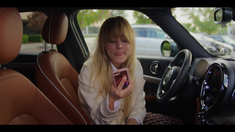 Apple iPhone Smartphone Used by Kaley Cuoco as Cassie Bowden in The Flight Attendant S02E05 Drowning Women (2022)