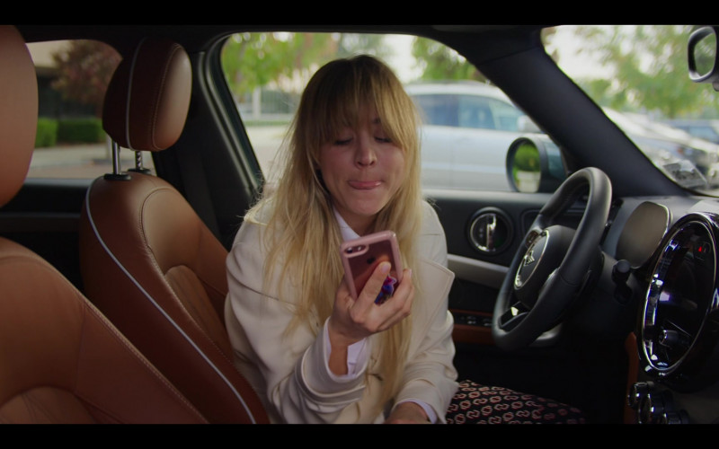 Apple iPhone Smartphone Used by Kaley Cuoco as Cassie Bowden in The Flight Attendant S02E05 Drowning Women (2022)