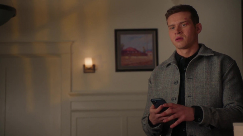 Apple iPhone Smartphone Used by Oliver Stark as Evan ‘Buck' Buckley in 9-1-1 S05E17 Hero Complex (2022)